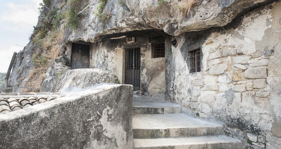 Scopri Modica - en Casa in grotta, quartiere Cartellone Maddalena Migliore
